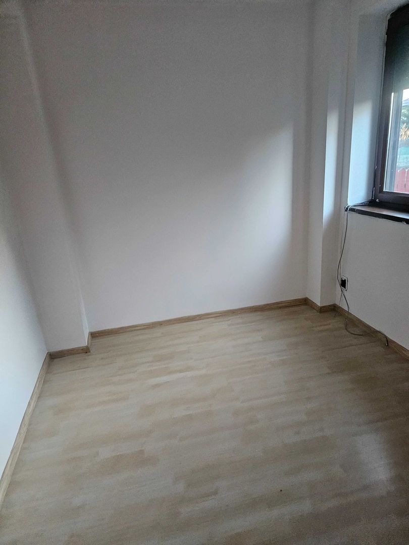 Apartament 3 camere Ghencea, curte cu foișor, parter - Poză 6