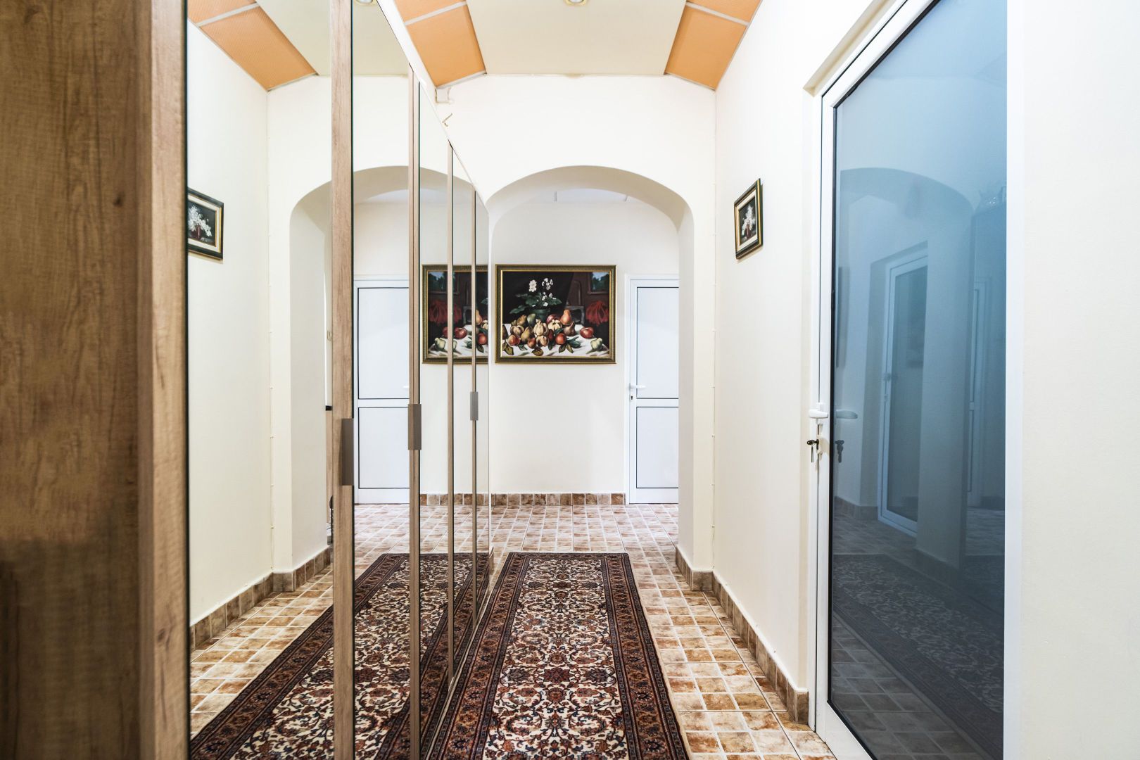 Vatra Luminoasa, bloc caramida reabilitat, parter inalt, renovat, parc - Poză 2