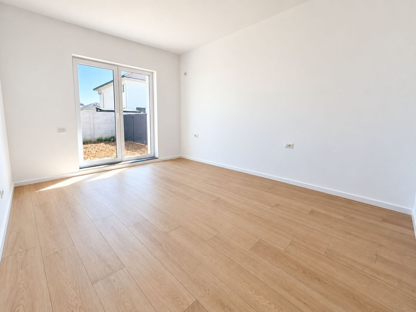 VILĂ INDIVIDUALĂ PE PARTER – 4 CAMERE, POMPĂ DE CĂLDURĂ, CURTE 160 MP - Poză 7
