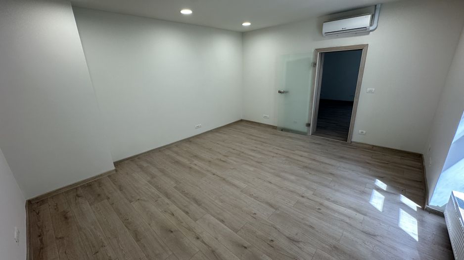 Spatii de birouri Ultracentral suprafață  de 67.6  mp - Poză 3