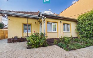 Casă cu 2 apartamente în Grădiște - Poză 1
