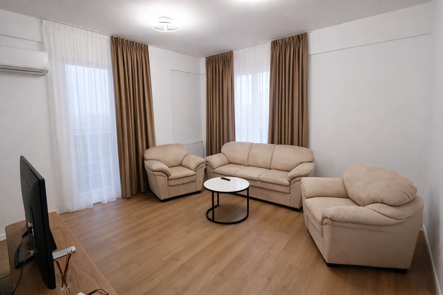 De închiriat apartament 2 camere,  la 25 de minute de Gara de Nord - Poză 2