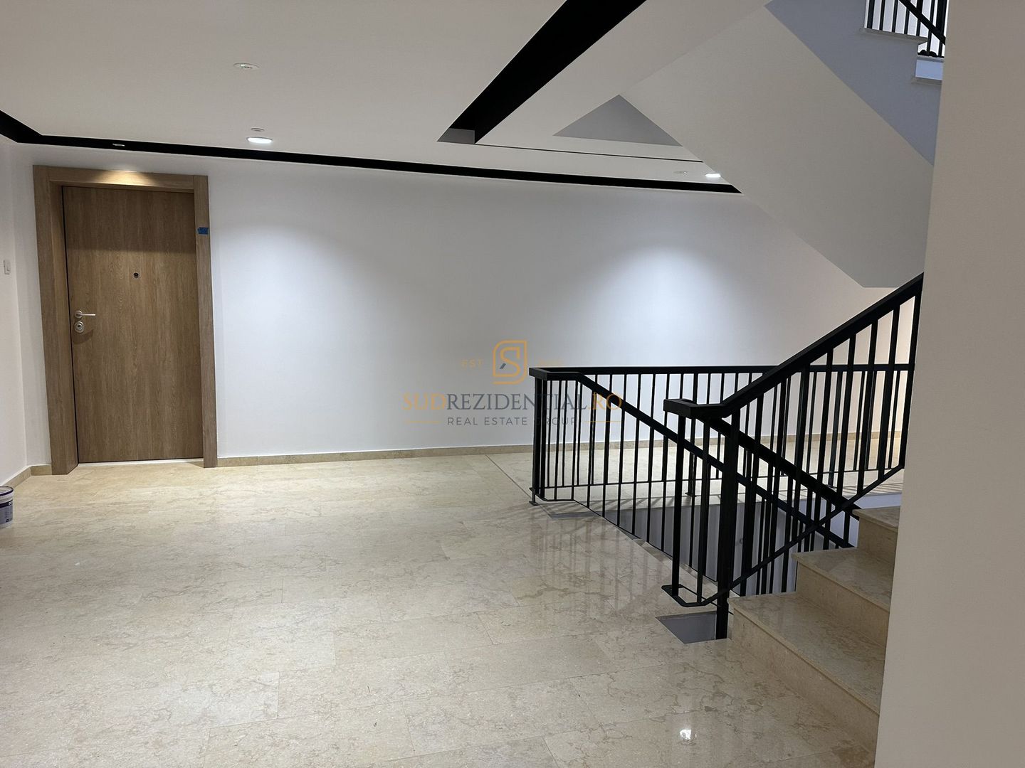 De închiriat 2 camere, Vienna Parkside, Mobilat + Parcare - Poză 12