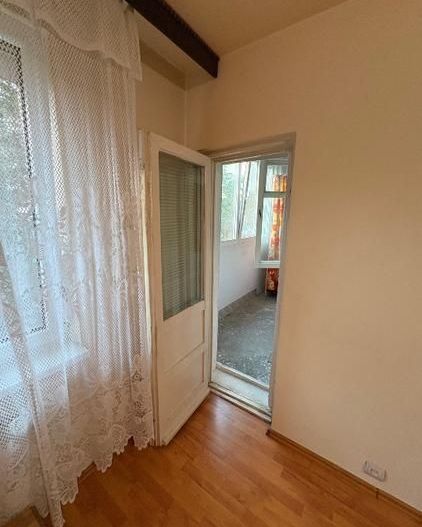Apartament vânzare  zona de trafic  important , hipermarketuri, școala. - Poză 4