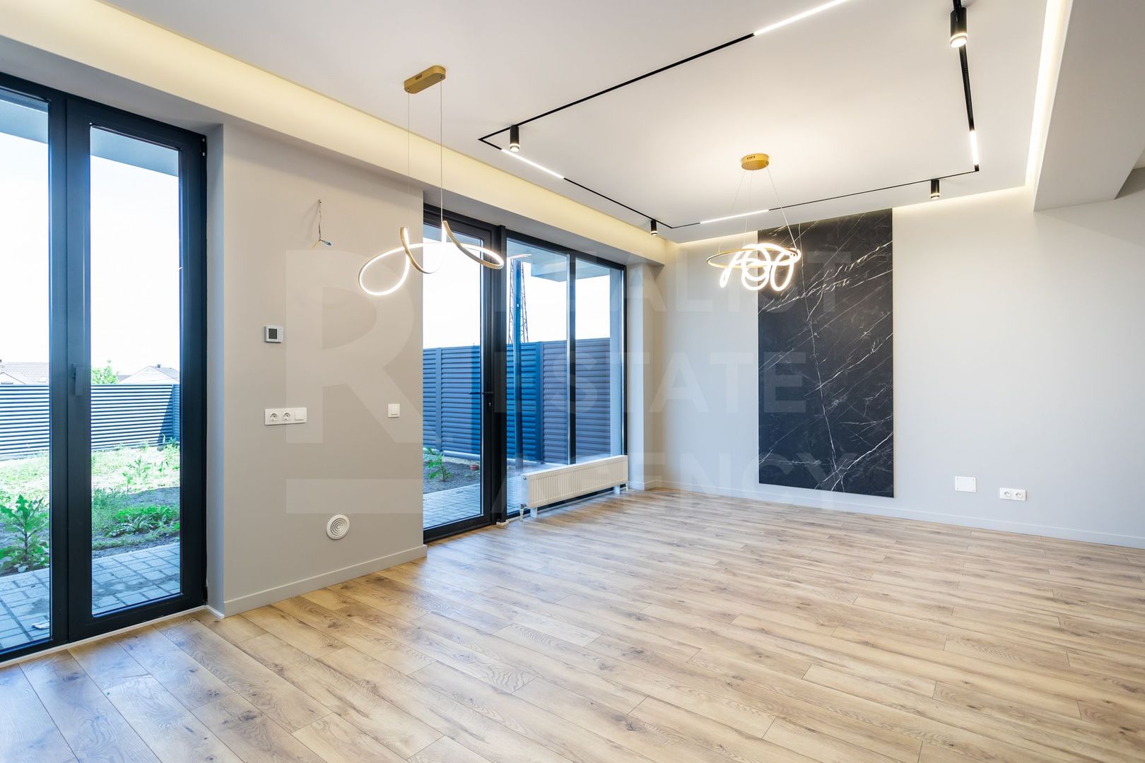 Vânzare, casă, 2 nivele, 4 camere, strada Sfânta Vineri, Tohatin - Poză 4