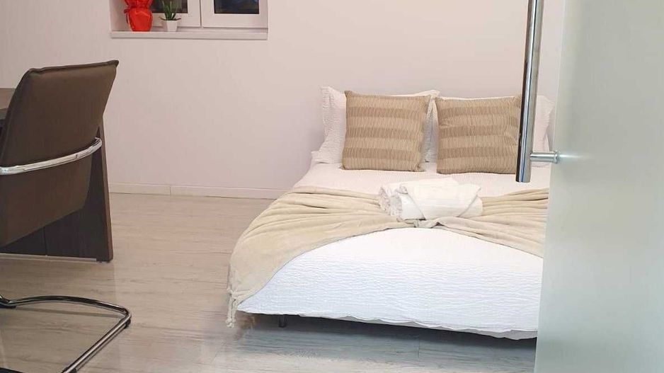 Închiriez apartament 2 camere, Unirii, demisol, pretabil locuit +birou - Poză 3