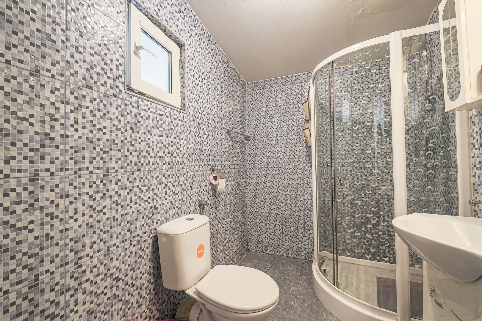 Rezervat Casă renovată cu 3 camere din cărămidă în Gradiste - Poză 7