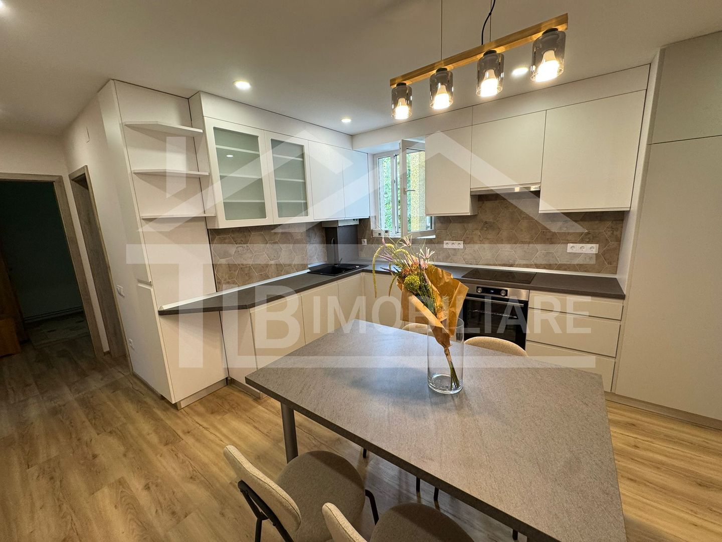 Apartament cu 3 camere, 66mp, Zona Semicentral - Poză 1