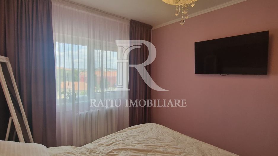 Apartament cu 3 camere | Zona Biserica Emanuel | Oradea - Poză 2