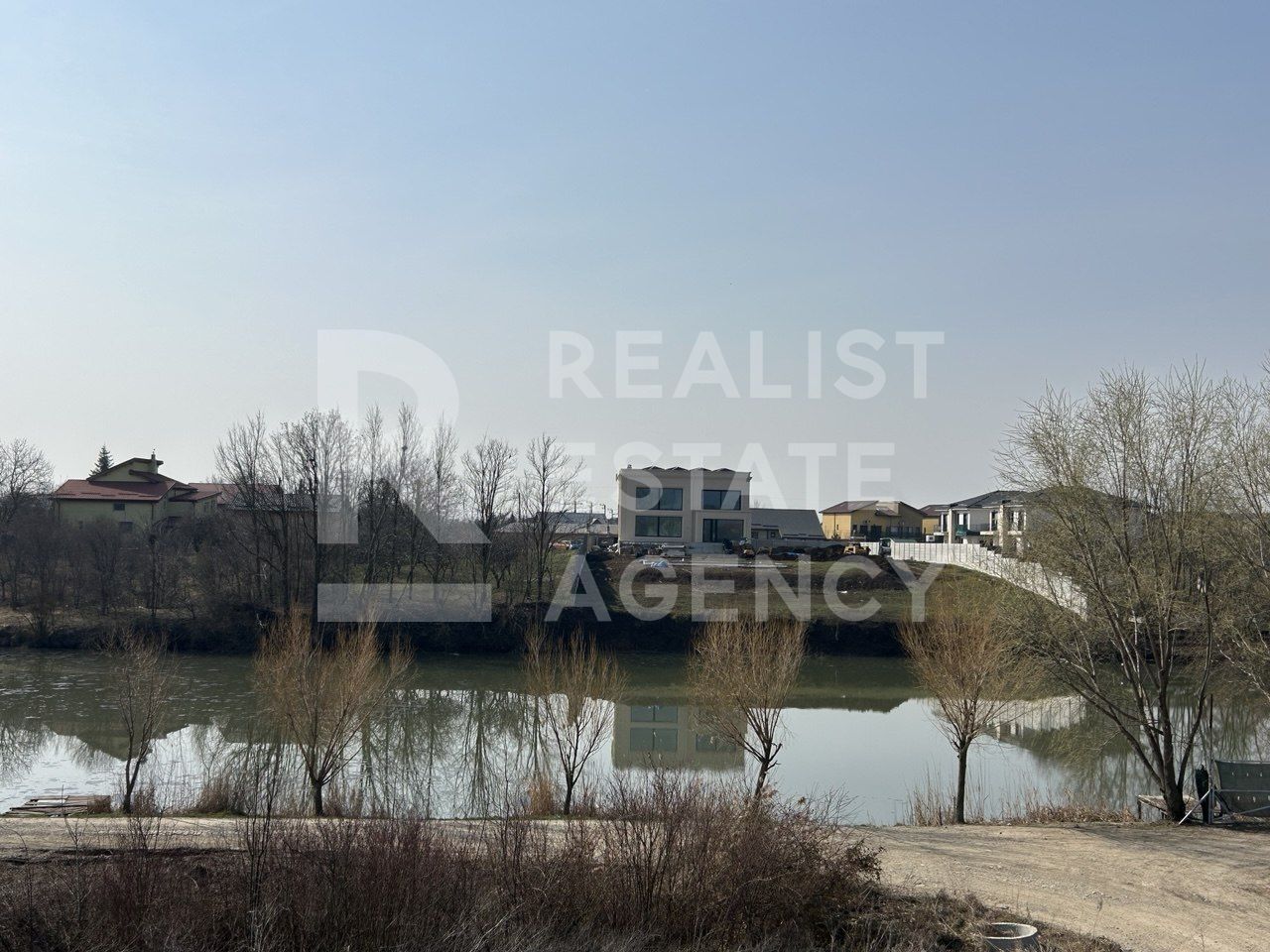 Casă P+1, 315 m² utili | Teren 1.530 m² | Pe malul lacului Ostratu - Poză 18