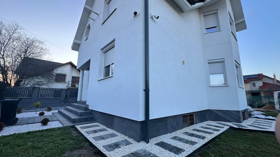 Casa spatioasa cu spatiu de relaxare-zona Blascovici - Poză 2