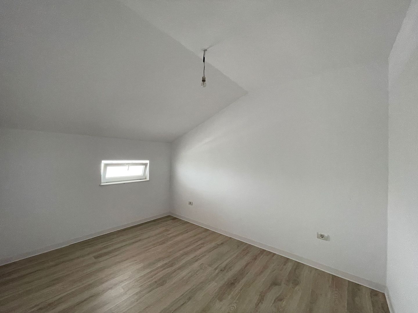 Duplex 4 dormitoare-2 Bai-129 Mp- Super Pret-Pozitie Excelenta-Ghiroda - Poză 5