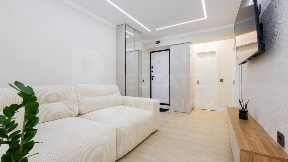 Vânzare apartament, 3 camere + living, strada Vasile Lupu, Buiucani - Poză 2