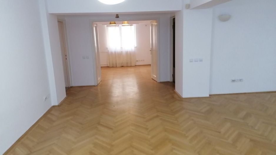 Apartament elegant I Piață Universitatii I 106 MP I 5 minute Metrou - Poză 2