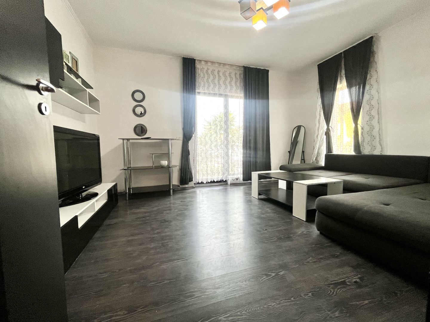 Apartament 2 camere, cu grădină proprie, la intrare in Dumbrăvița - Poză 2