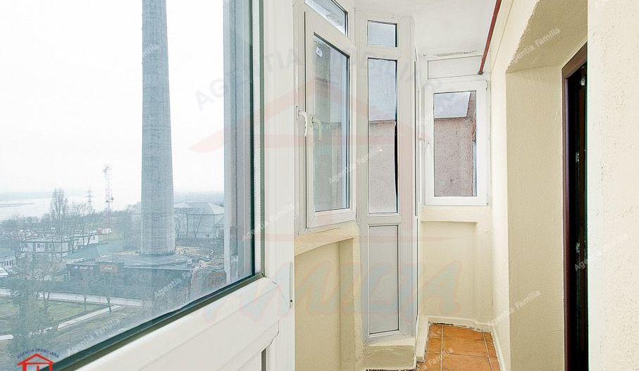 Apartament 3 camere dec in Galati Micro 21 vedere la Dunare langa turn - Poză 1