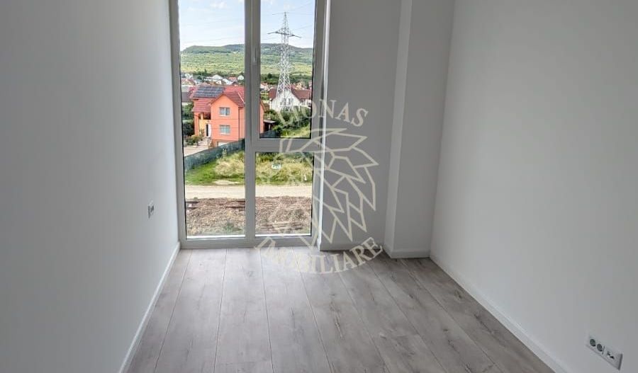 Apartament Nou 4 camere 87 mp+balcon-etaj 2-Calea Moldovei - Poză 1