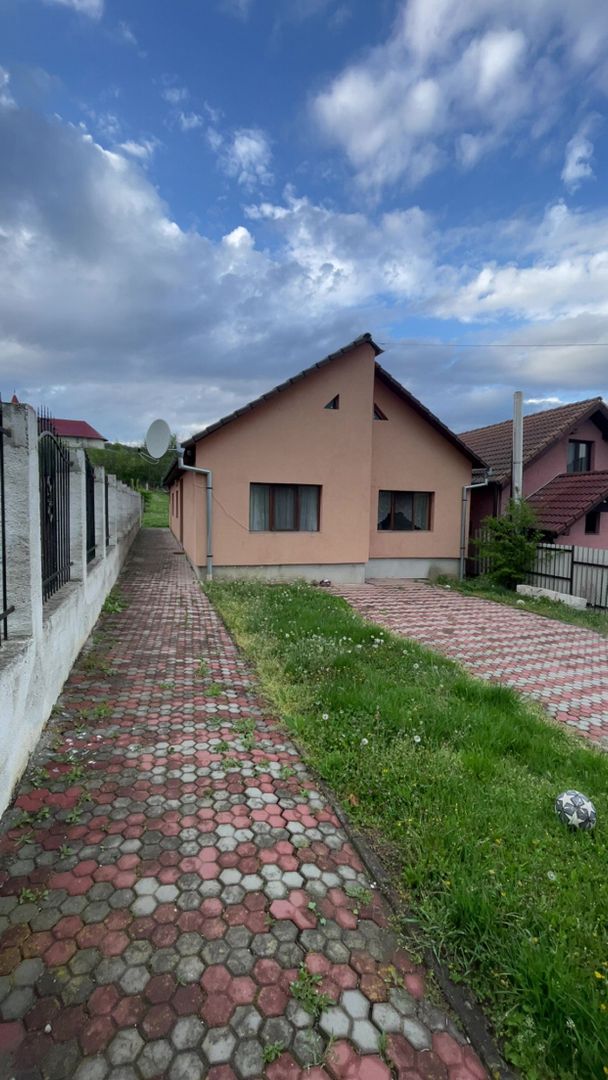 Casa de vanzare in Spatac - Poză 1