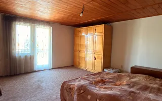 Casă cu spațiu comercial | Curte | Garaj | Parcare | Nojorid - Poză 15