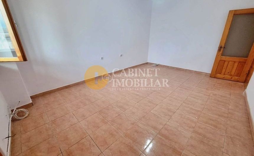 PACURARI - 3 CAMERE DECOMANDAT - BLOC 1985 - Poză 6