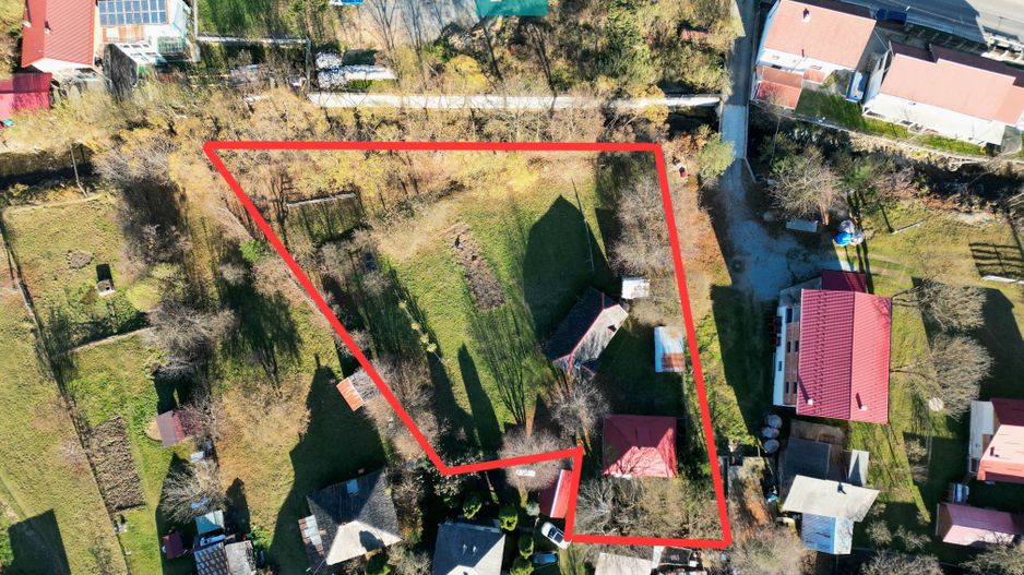 Casă de lemn, cu teren în Borșa - Poză 1