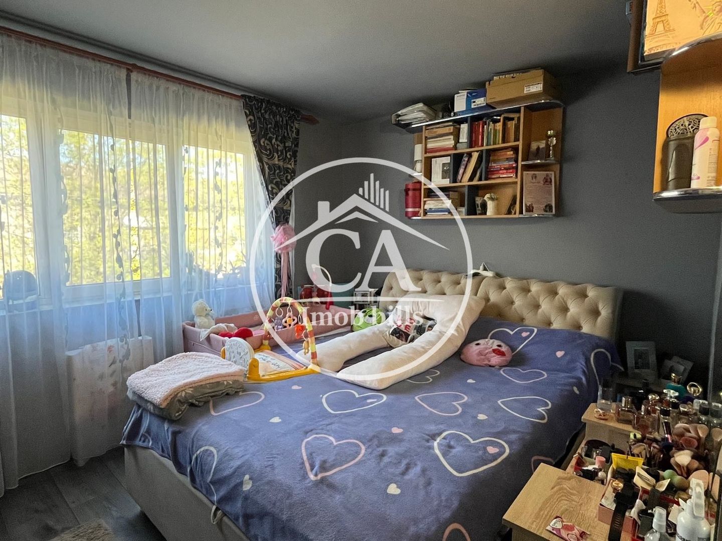 Apartament cu 3 camere de vânzare în zona Rogerius, Oradea - Poză 1