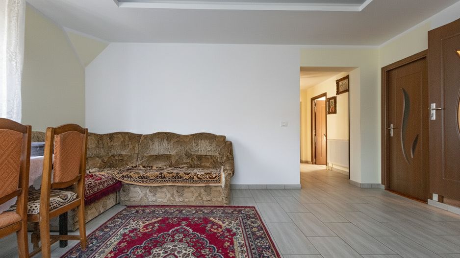 Casă / Vilă cu 6 camere de vânzare în zona Sagului - Poză 3