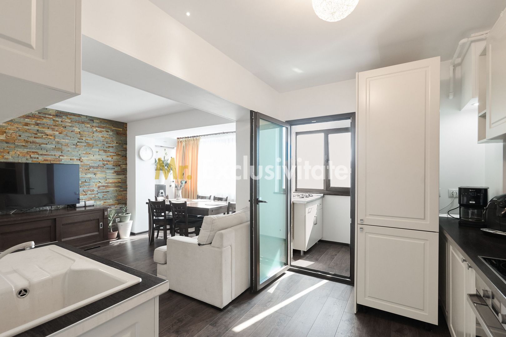 Apartament 3 camere Pitești, zonă Ultracentrala- etaj intermediar - Poză 3