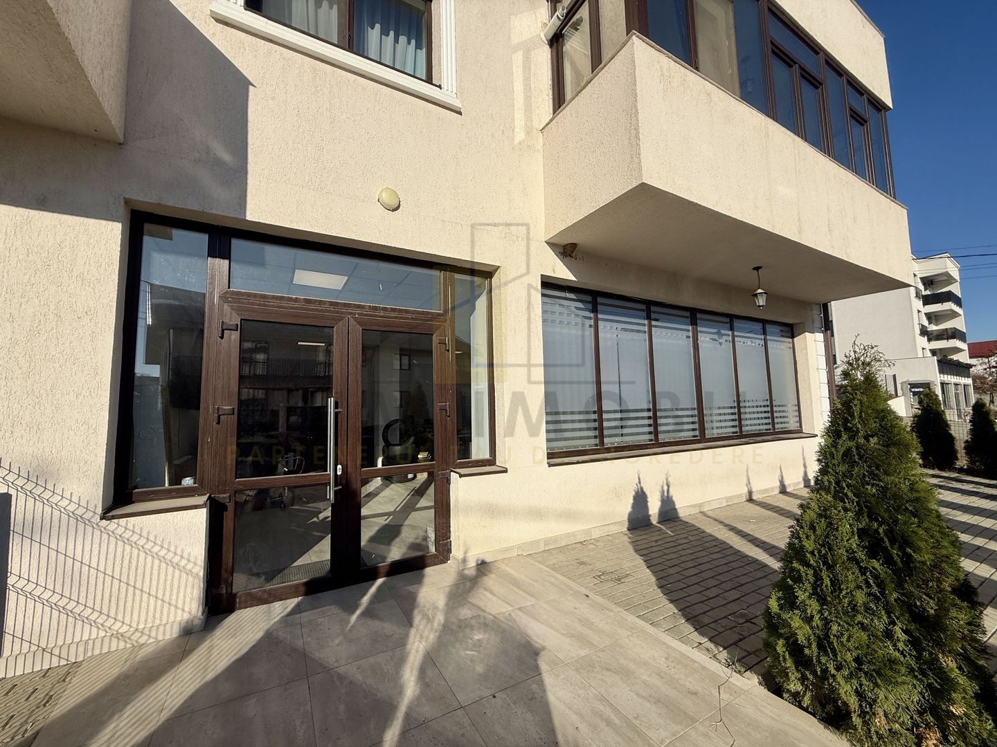 Spatiu comercial 114mp cu parcare - Poză 1