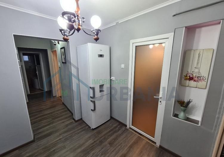 Apartament 3 camere decomandat zona Galata Iasi - Poză 1