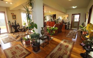 CASA CU MULTIPLE DESTINATII - Poză 1
