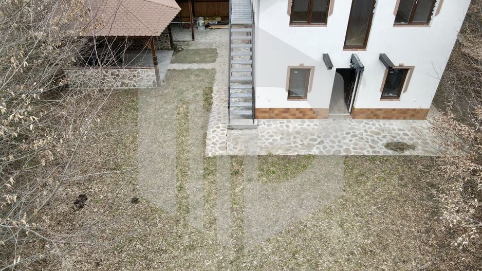 Casa de Vacanță în Valea Avrigului cu 3 Dormitoare //  120 mp - Poză 4