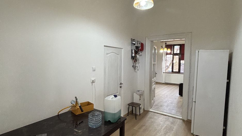 Apartament 2 camere,curte comuna/4 proprietari - Poză 9