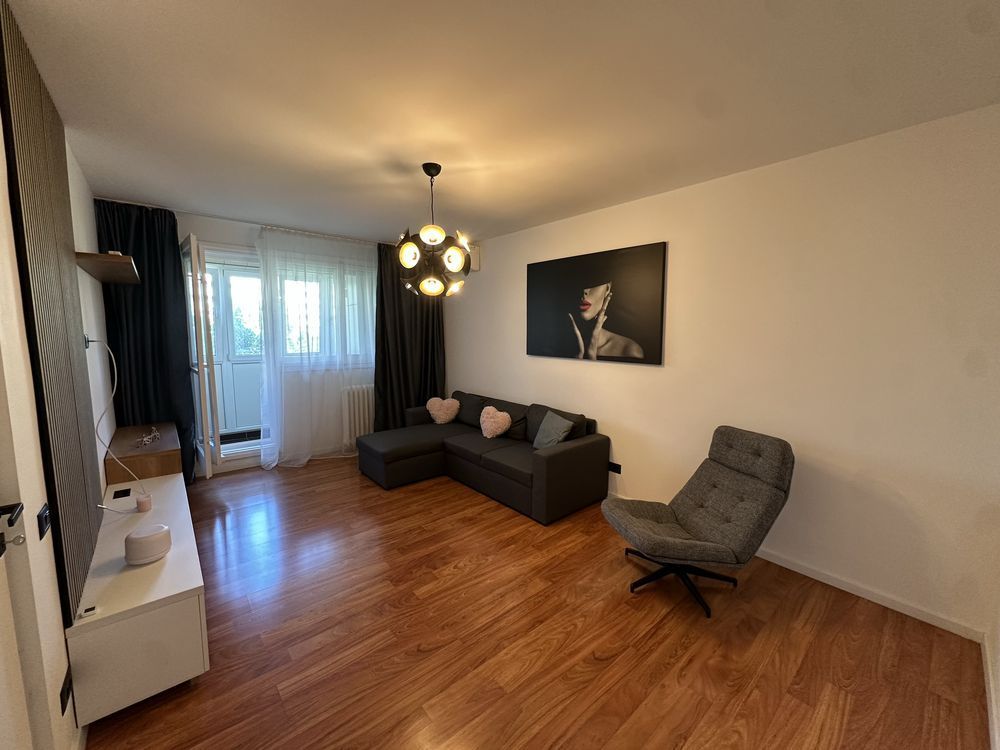 Închiriere Apartament cu 2 camere, decomandat, metrou Dristor in fata blocului - Poză 1
