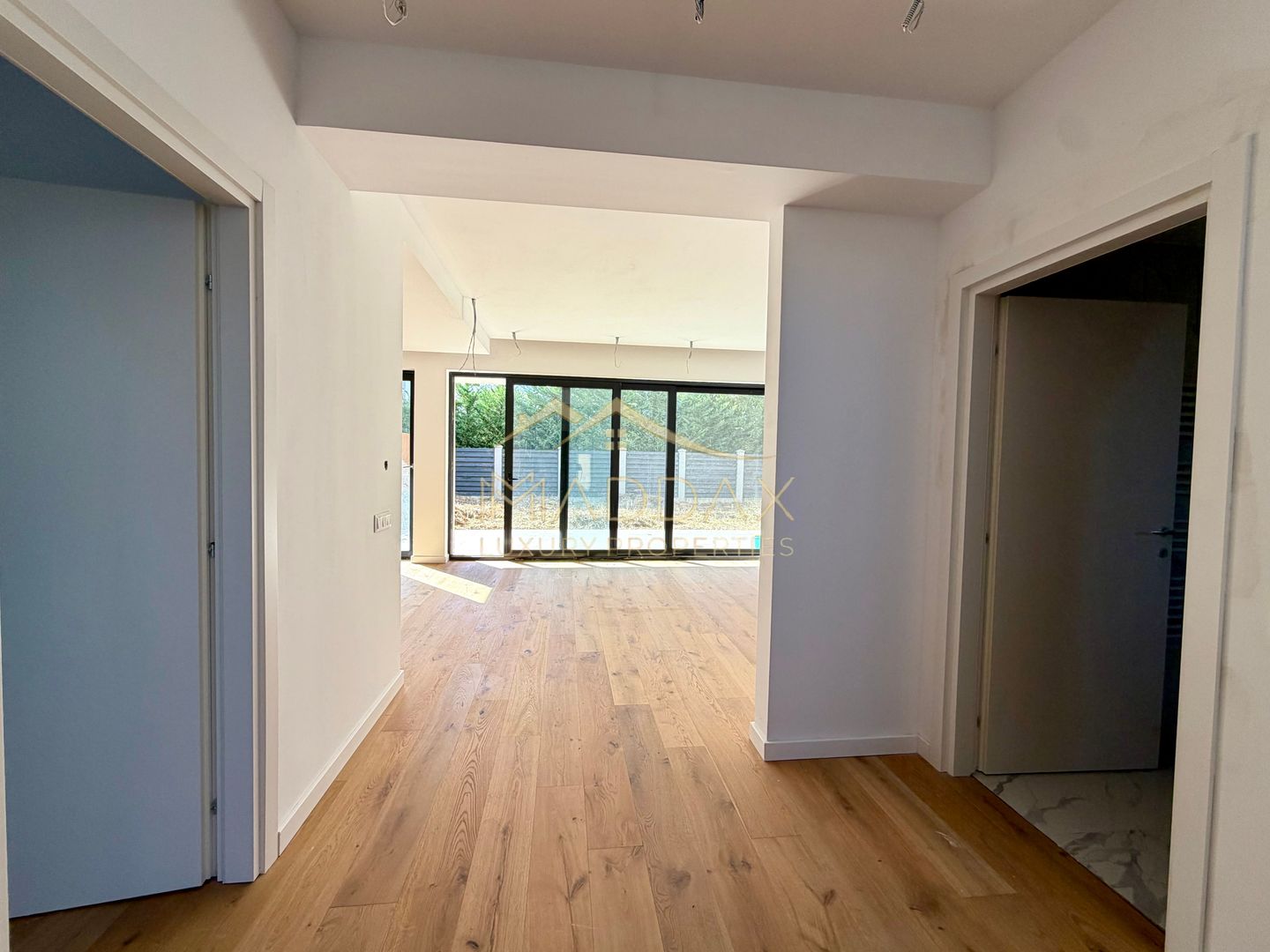 Vila Mediteraneana P+1E // 5 camere / 136 mp utili /garaj / Tunari - Poză 27