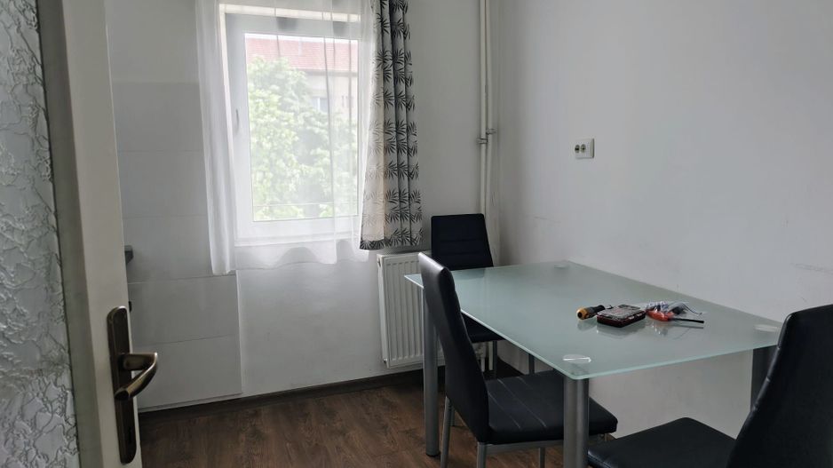 De inchiriat:  apartament, 2 camere Oradea. 340 E/luna. Comision 50% - Poză 4