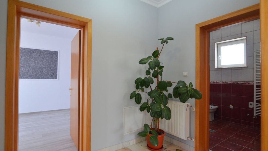 Inchiriem Vila individuala 6 camere cu panouri solare zona Pipera - Poză 17