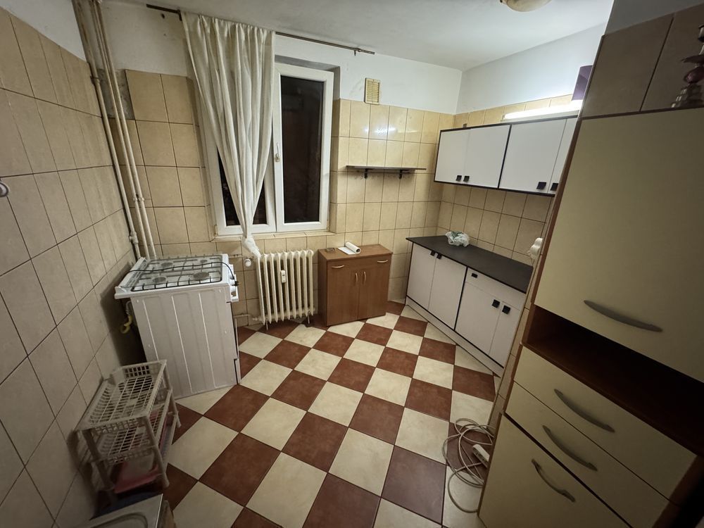 De vanzare Apartament 3 camere  Raul Doamnei - Poză 3