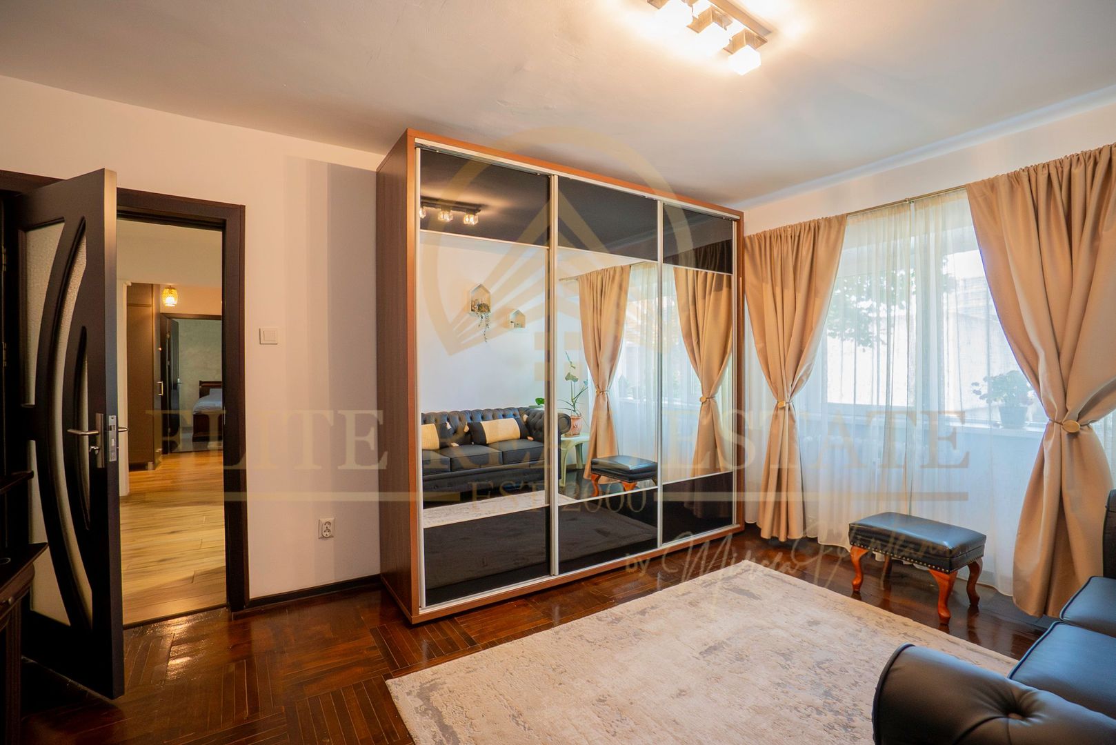 Capitol - Vânzare 3 camere,  etaj 1 , mobilat si utilat complet. - Poză 2