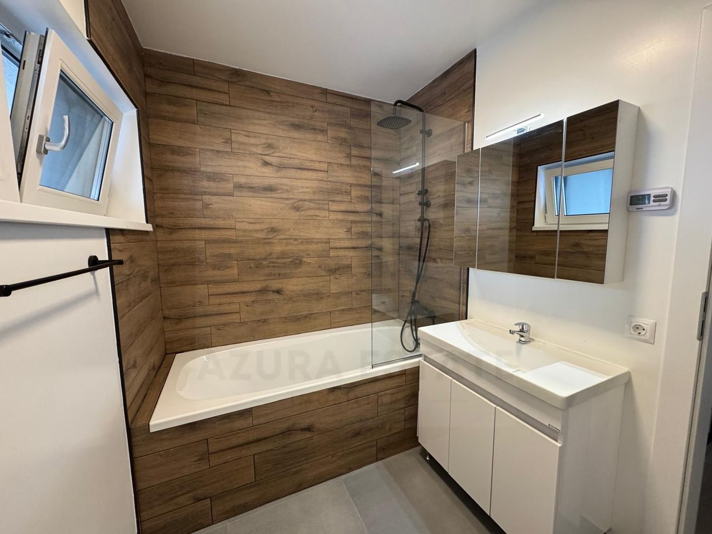 Casa individuala 114 utili 4 camere 2 bai si curte 215 mp in Selimbar - Poză 13