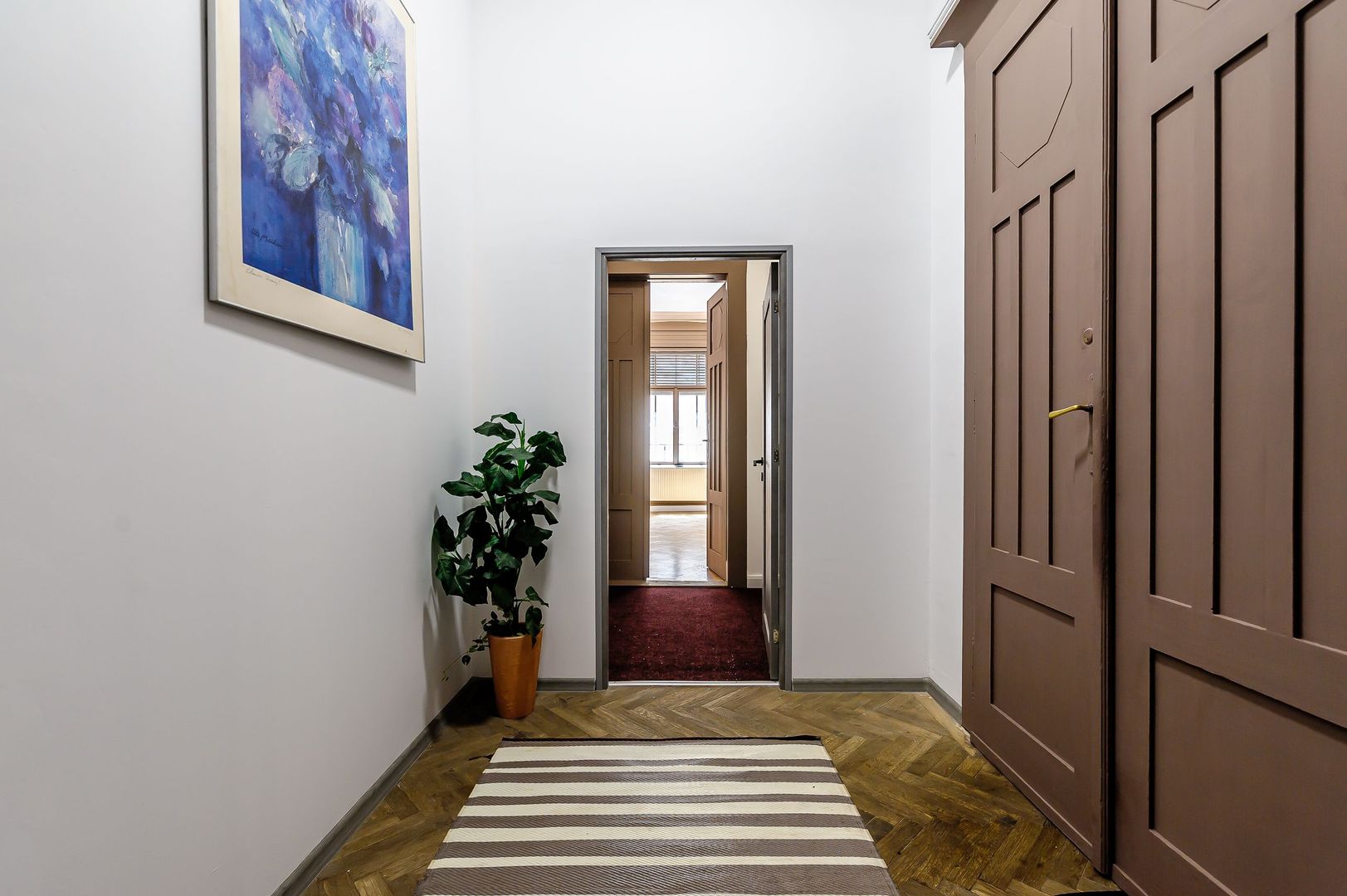 Apartament ULTRACENTRAL cu 3 camere, la cheie, renovat recent - Poză 7