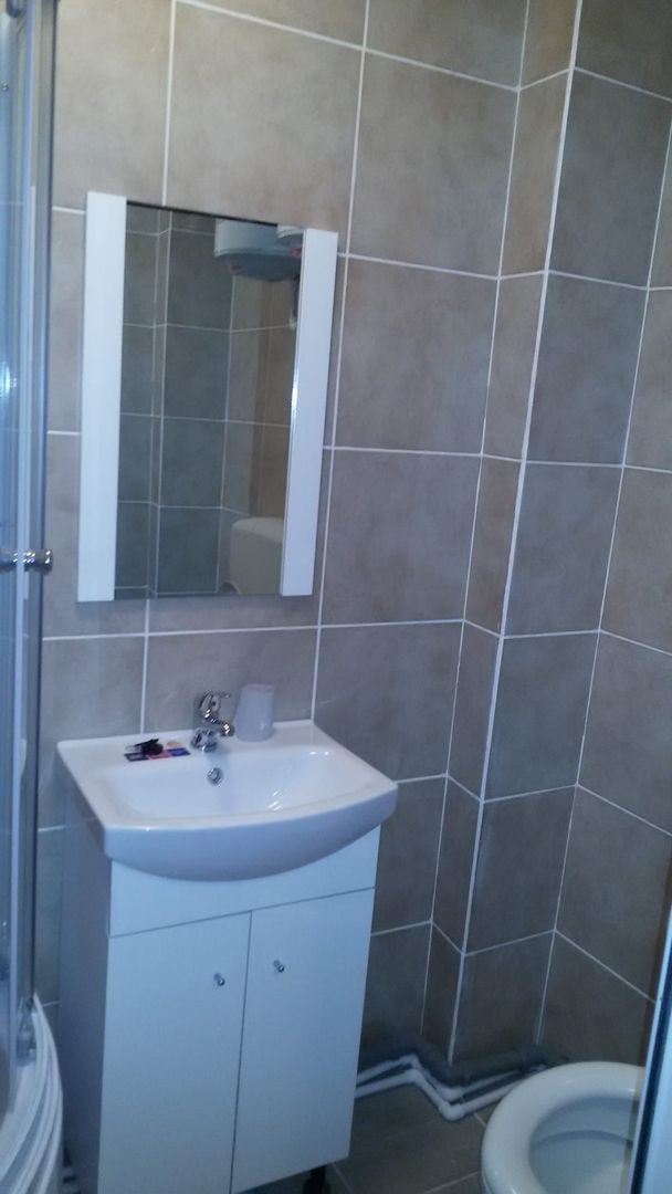 Garsoniera renovata, baie proprie, mobilata - Micro 40, langa Mall - Poză 5