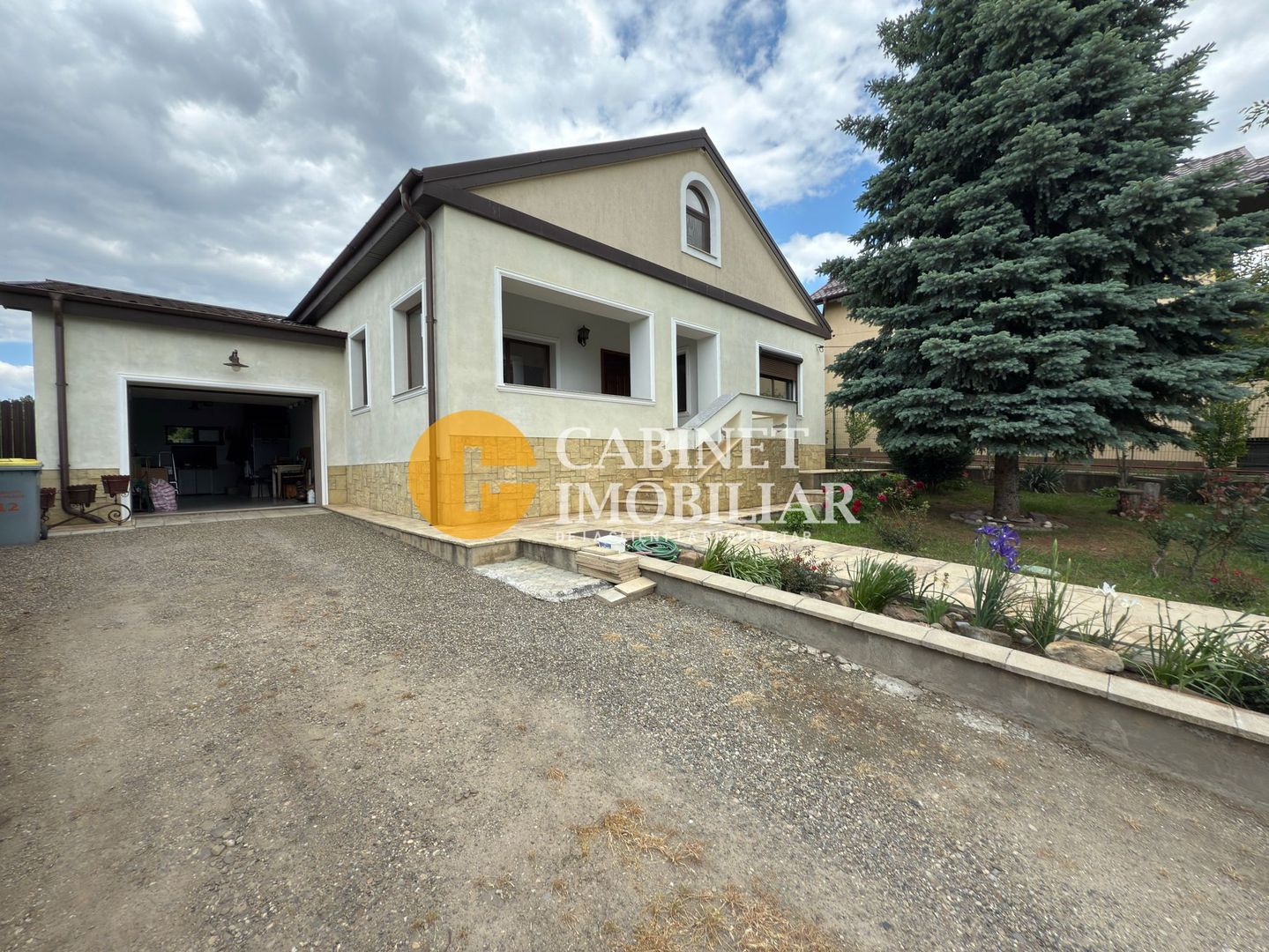 Proprietate deosebită în Aroneanu – 2 case pe teren generos de 1209 mp - Poză 1