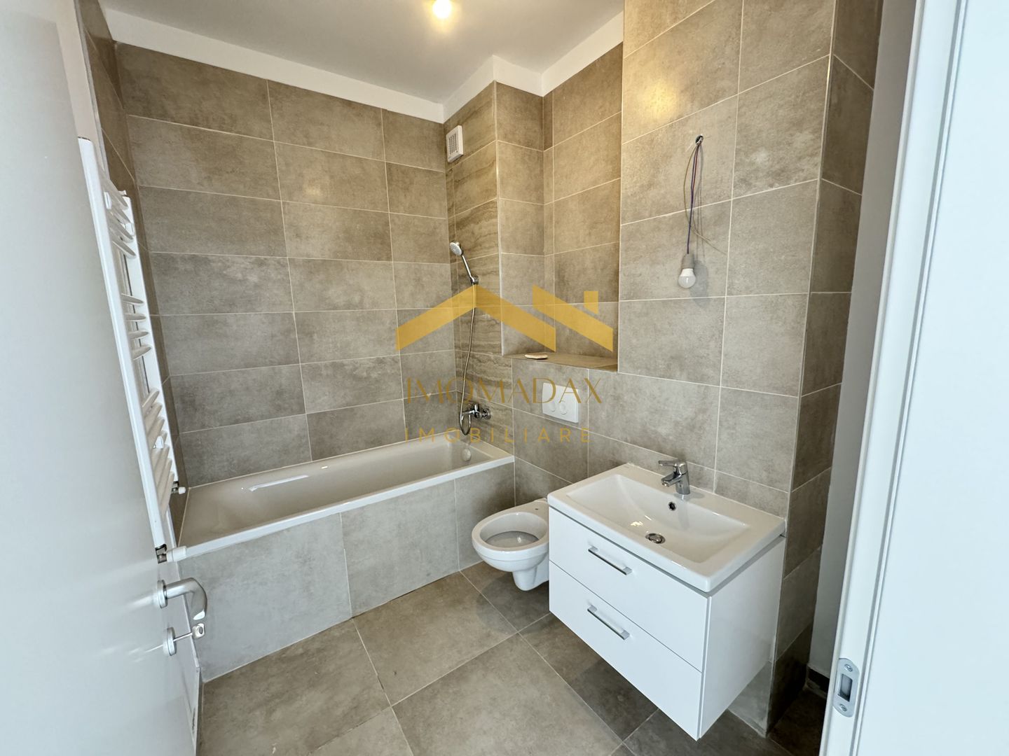 Aradului-2 camere-Loc de parcare Inclus - Poză 3