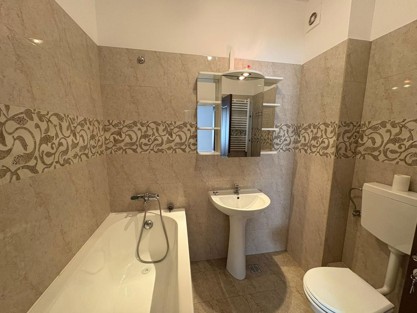 AP. 2 CAMERE PIATA SUDULUI, BLOC NOU, BUCATARIE INCHISA, METROU 9 MIN - Poză 8