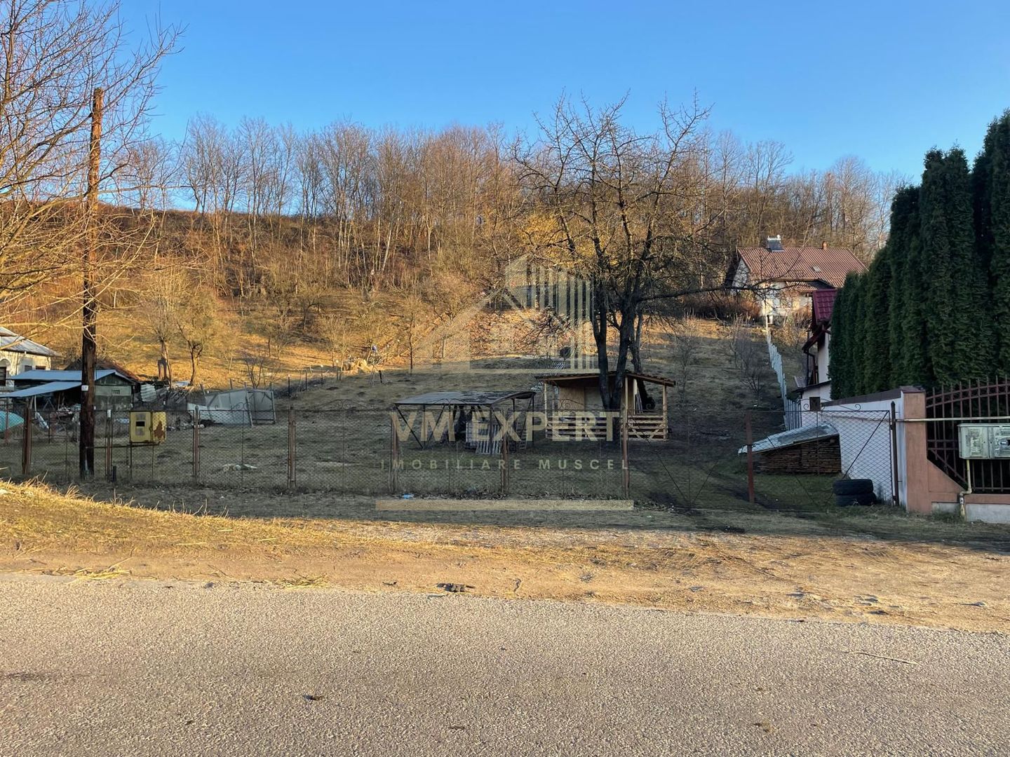 TEREN INTRAVILAN 700 MP VISOI CAMPULUNG - Poză 3