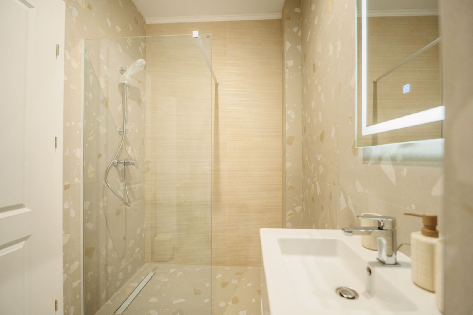 Apartament Ultracentral | 2 Camere | Prima Închiriere | Parcare - Poză 8