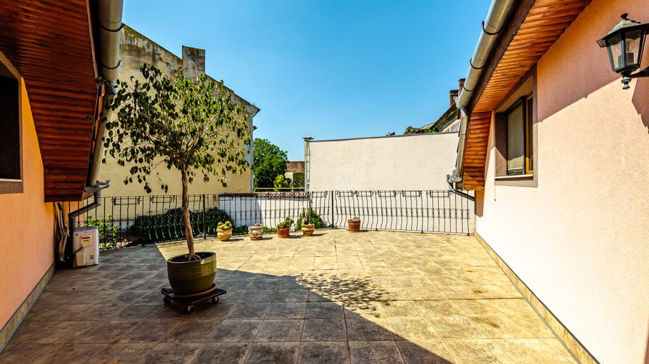 Casă superbă cu 6 camere, gradină și terasă, în centrul Aradului. - Poză 6