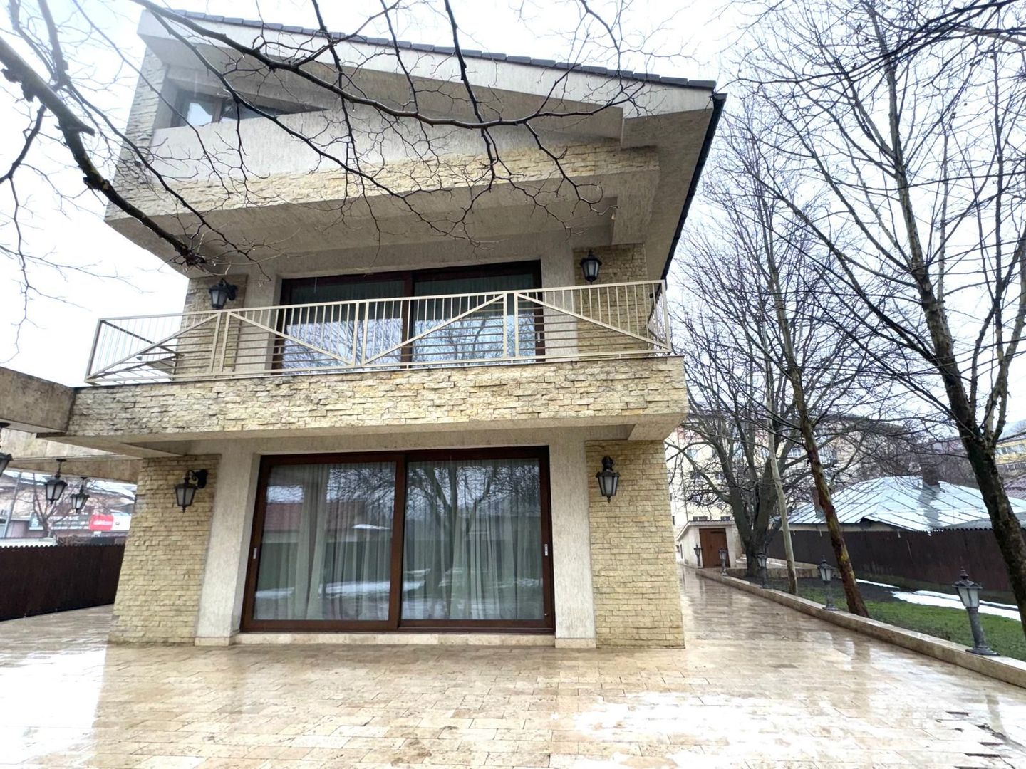 Casa de vanzare Urziceni Ialomita bulevard principal - Poză 1