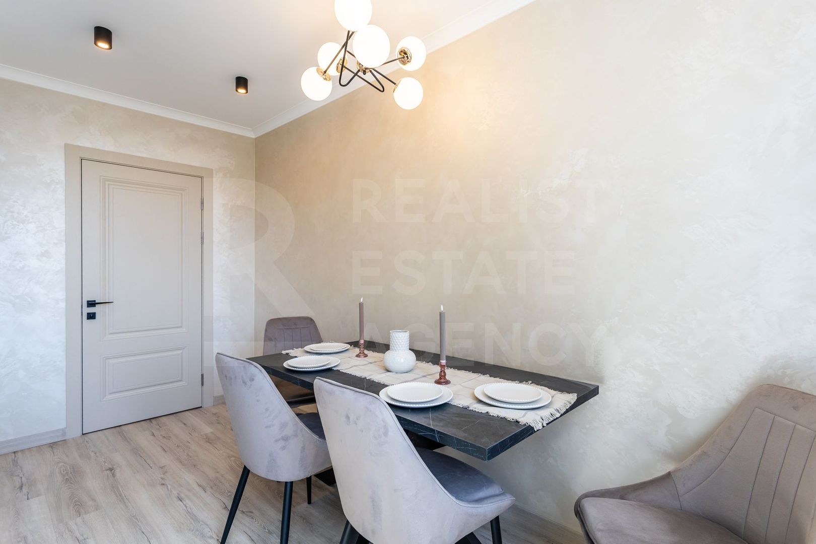 Vânzare, apartament, 2 camere + living, strada Nicola - Poză 3